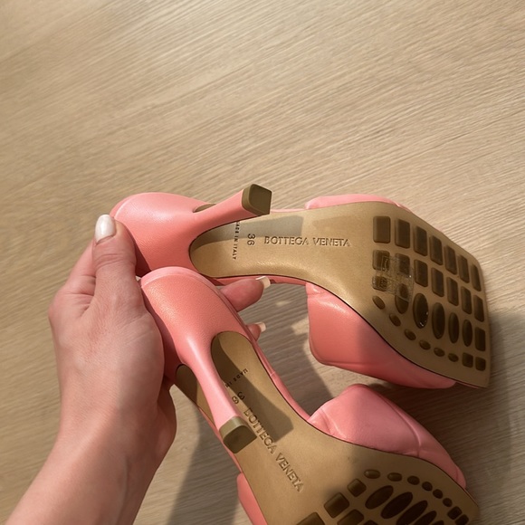 Bottega Veneta Lido Sandals - Picture 5 of 5